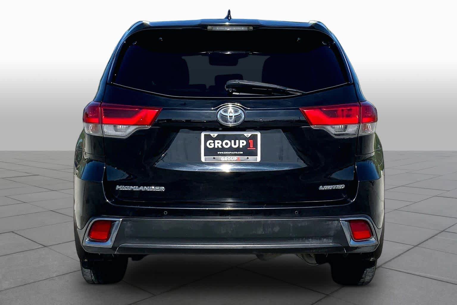 Used 2019 Toyota Highlander Limited Platinum FWD image 5