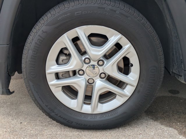 Used 2018 Jeep Compass Sport w/ Tech Group FWD image 9