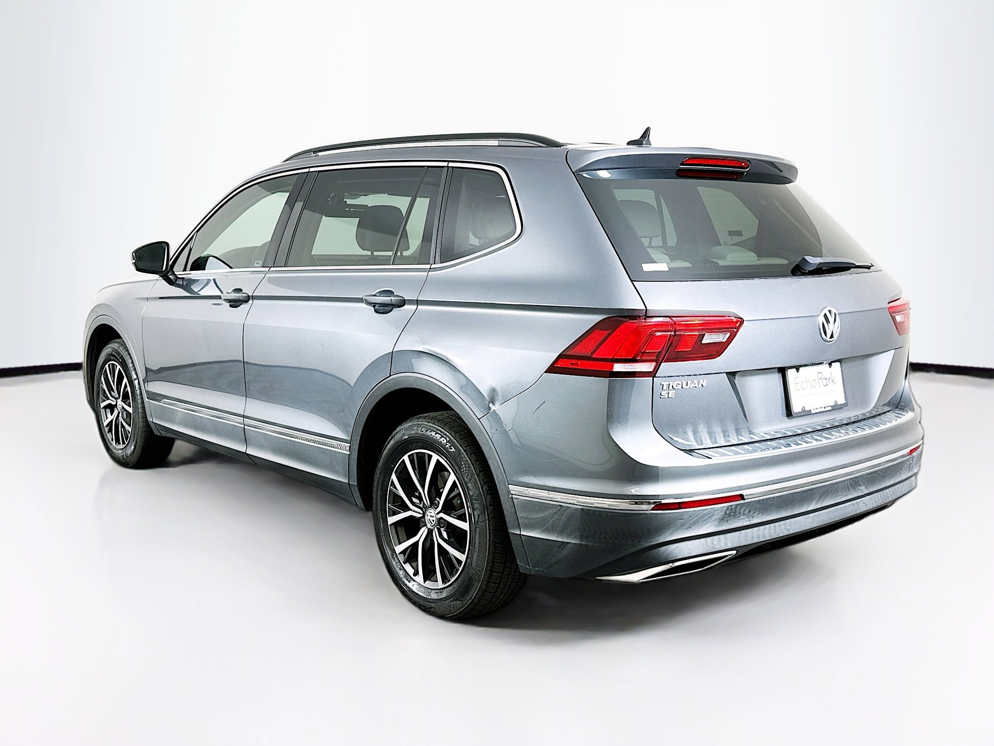 Used 2020 Volkswagen Tiguan SE w/ Panoramic Sunroof Package FWD image 5