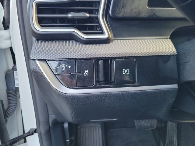 Used 2025 Kia Sportage LX image 15