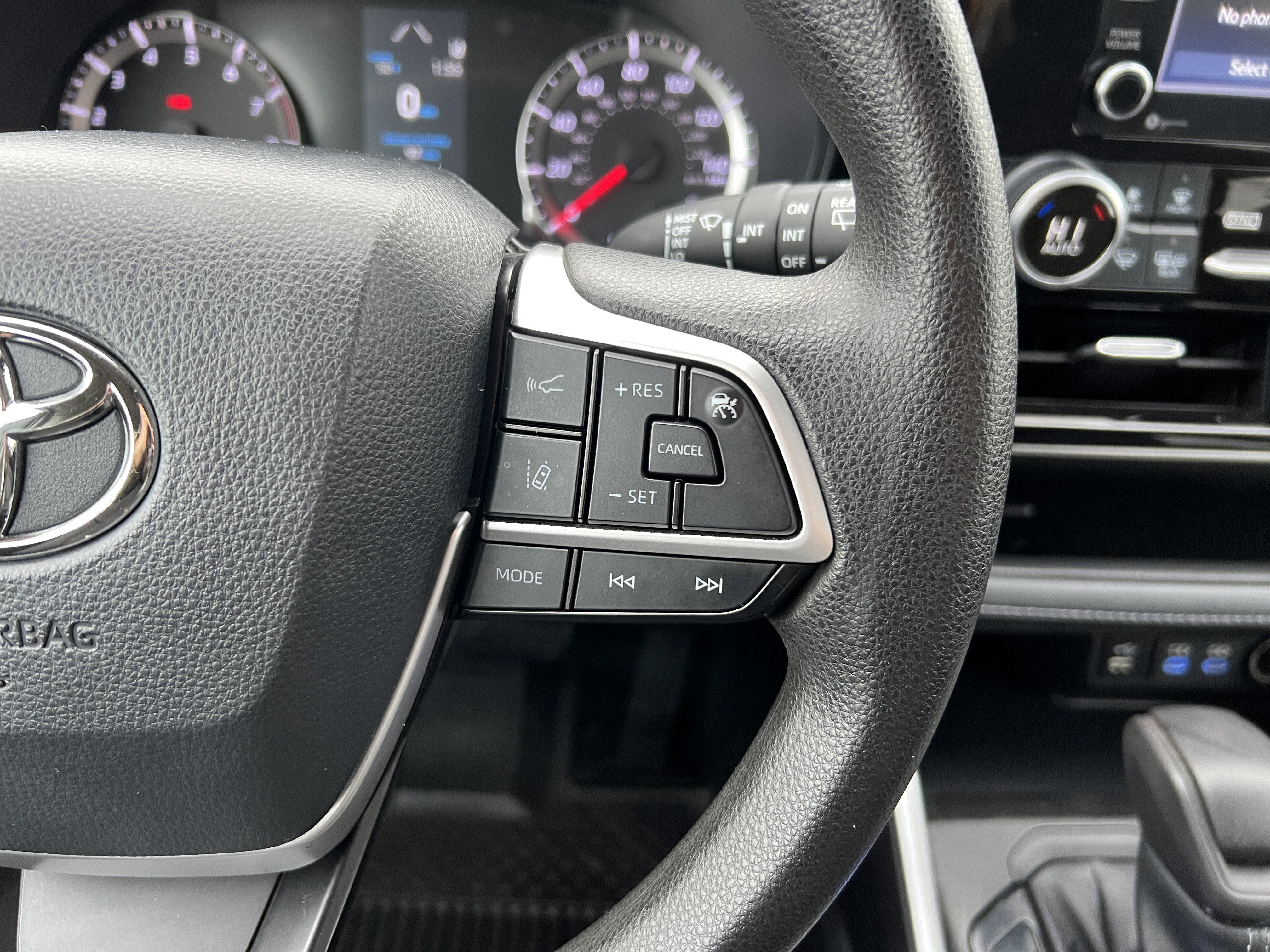 Used 2022 Toyota Highlander L image 30