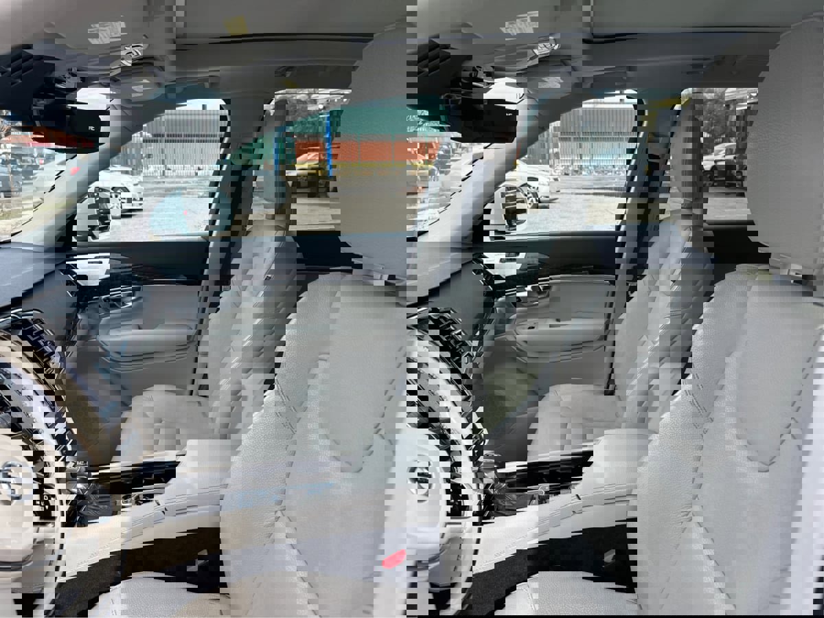 Used 2016 Volvo XC90 T6 Momentum w/ Momentum Plus Package image 10