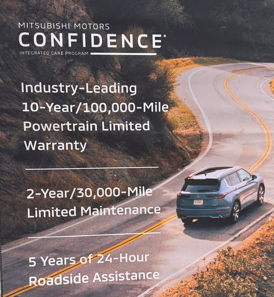 New 2026 Mitsubishi Outlander LE image 32