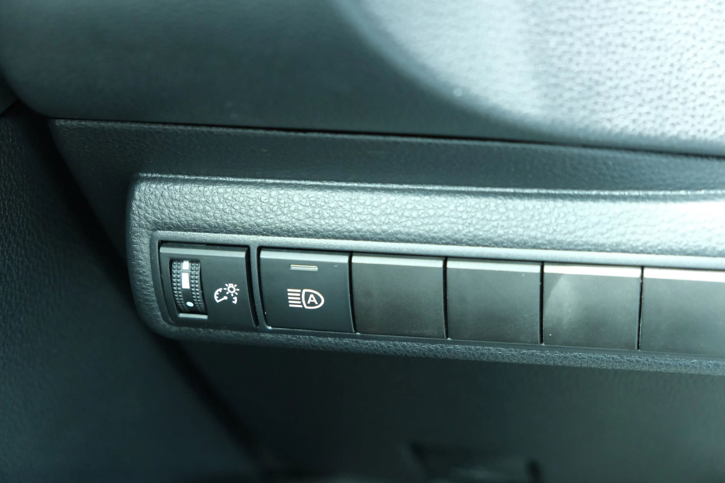 Used 2025 Toyota Corolla SE image 33