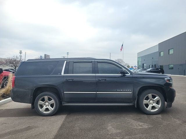 Used 2020 Chevrolet Suburban LT w/ Luxury Package image 2