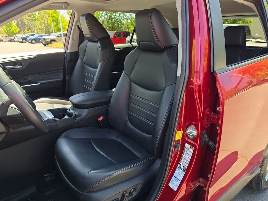 Used 2020 Toyota RAV4 XLE Premium AWD/4WD image 11