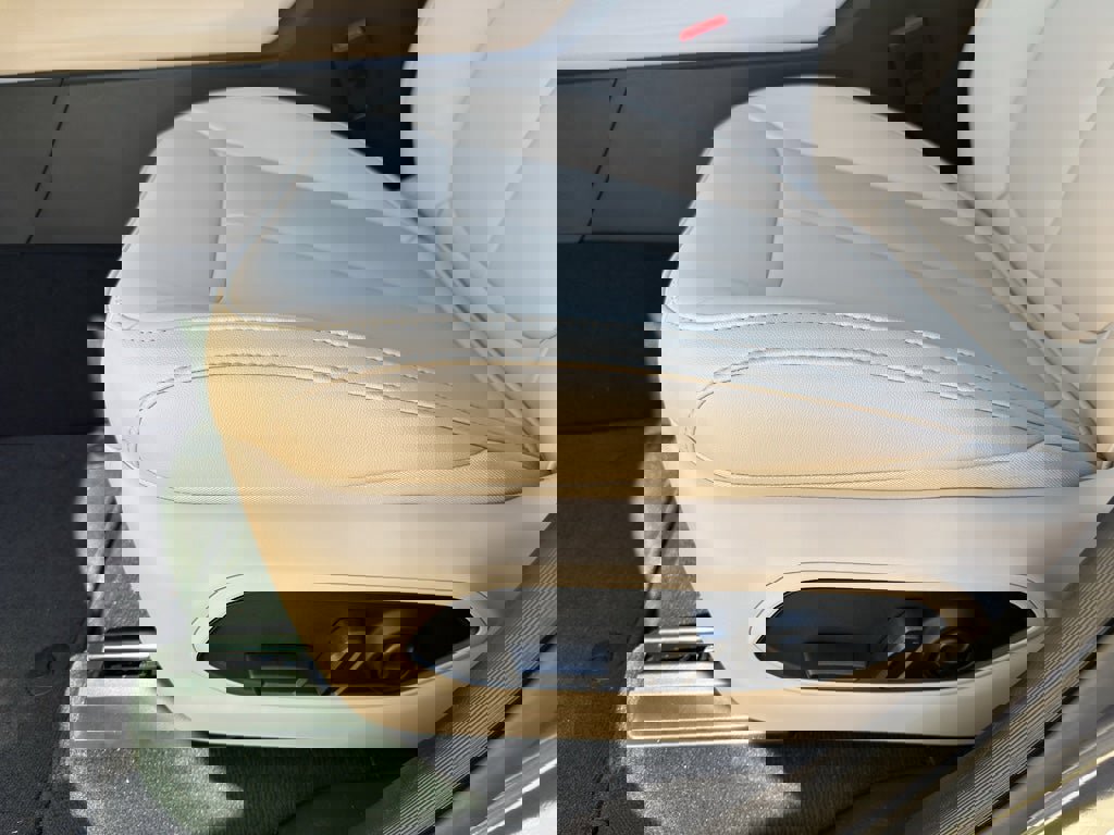 New 2025 Jeep Grand Cherokee Limited image 12