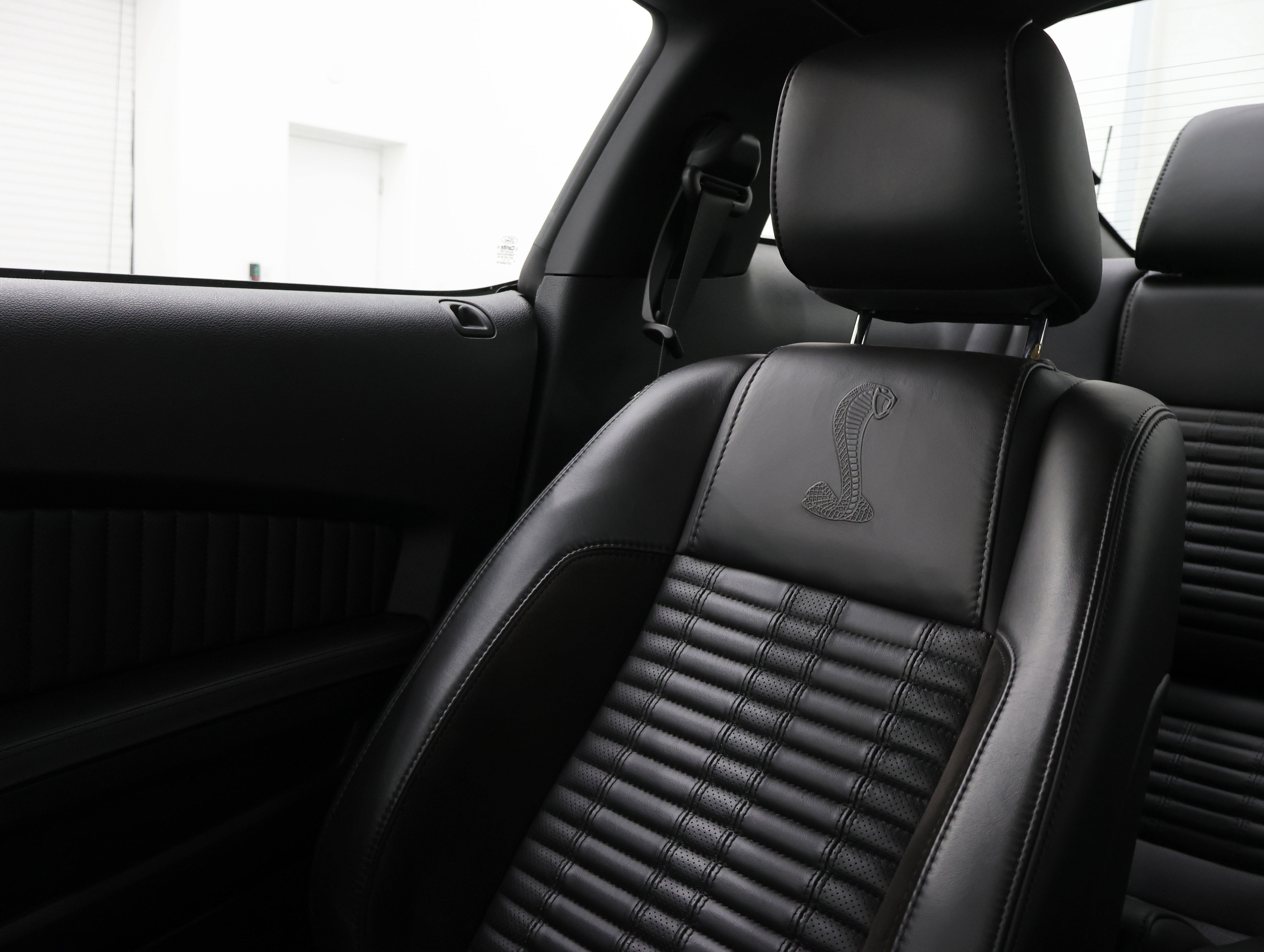 Used 2011 Ford Mustang Shelby GT500 w/ SVT Performance Pkg RWD image 43