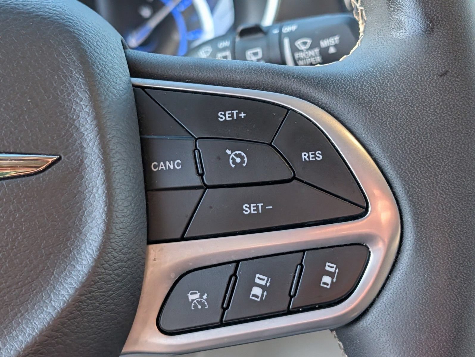 Used 2023 Chrysler Pacifica Touring-L FWD image 31