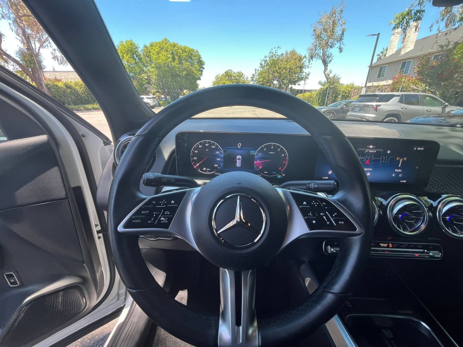 Used 2025 Mercedes-Benz GLB 250 image 34