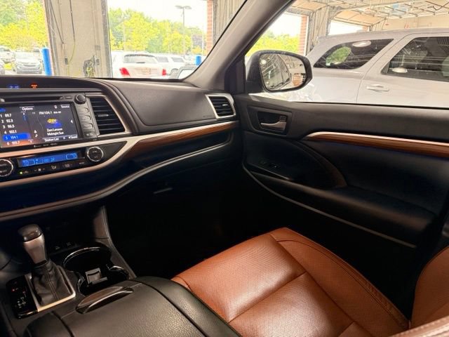 Used 2017 Toyota Highlander AWD V6 image 20