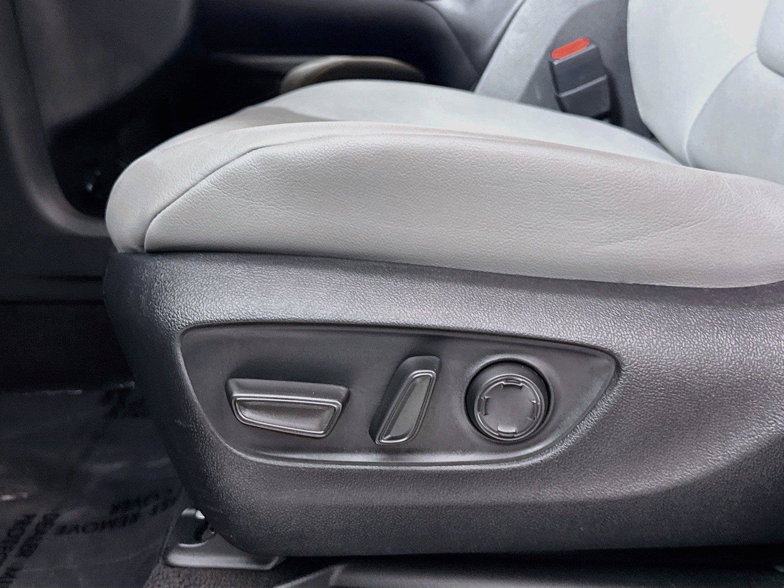 Certified 2026 Toyota Sienna XLE FWD image 30