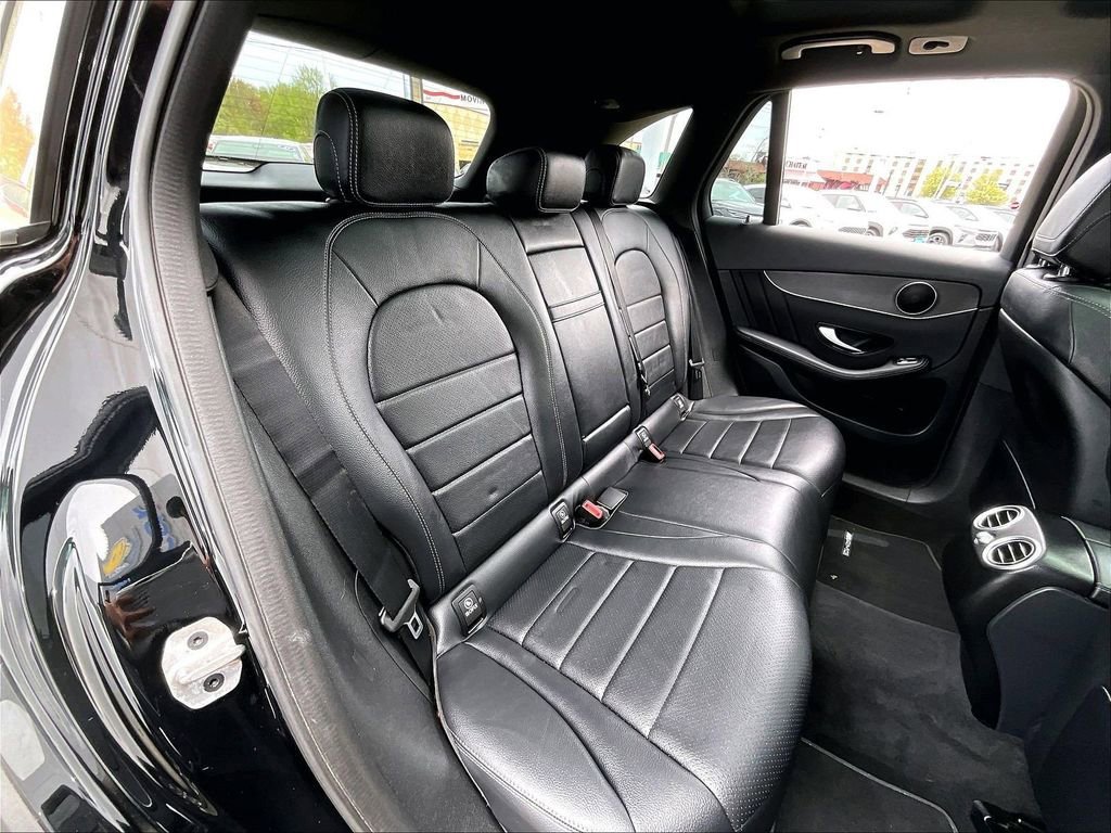 Used 2022 Mercedes-Benz GLC 300 4MATIC image 16