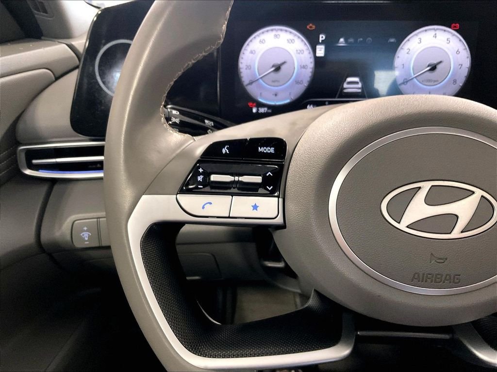 Certified 2025 Hyundai Elantra SEL FWD image 23