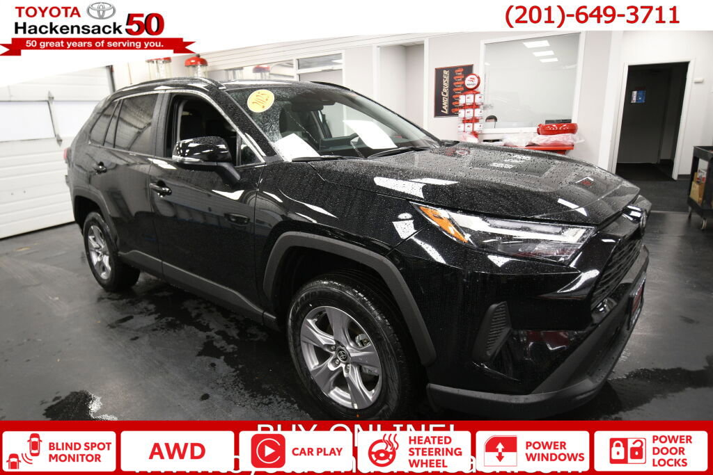 Used 2025 Toyota RAV4 XLE image 1