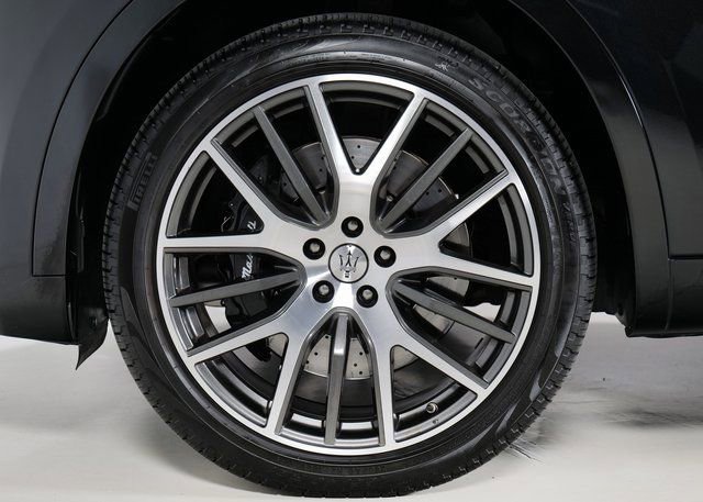 Used 2022 Maserati Levante Modena image 9