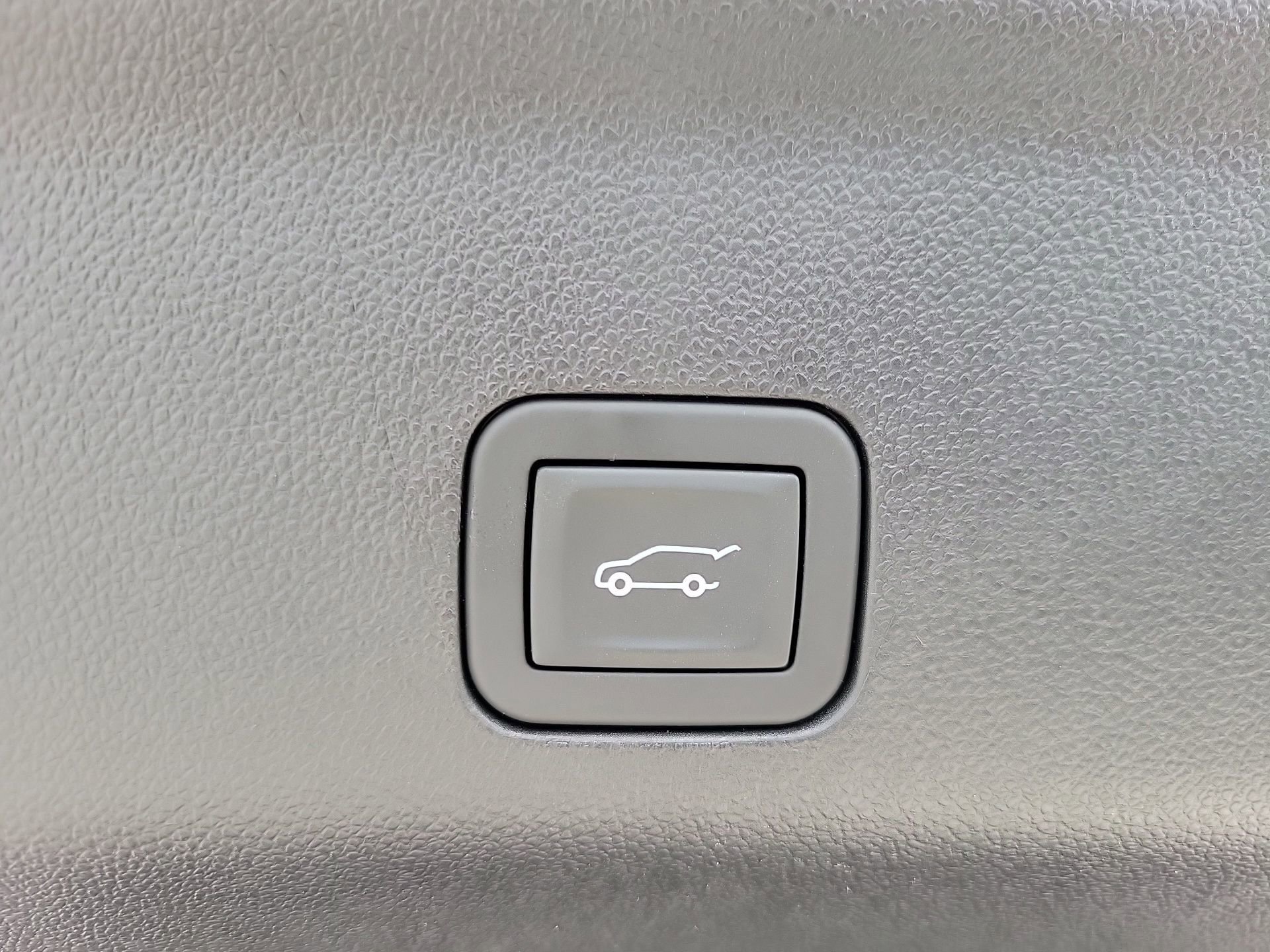 Used 2025 Chevrolet Tahoe High Country RWD image 16