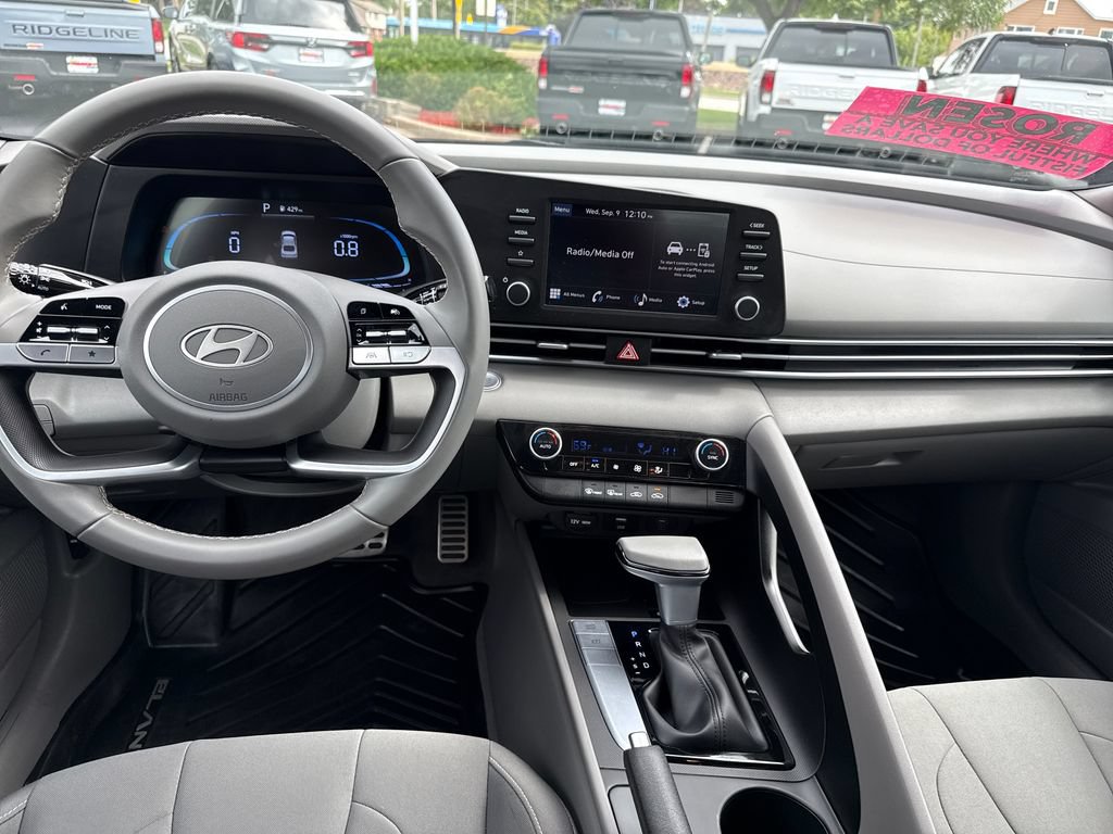 Certified 2025 Hyundai Elantra Sport FWD image 22
