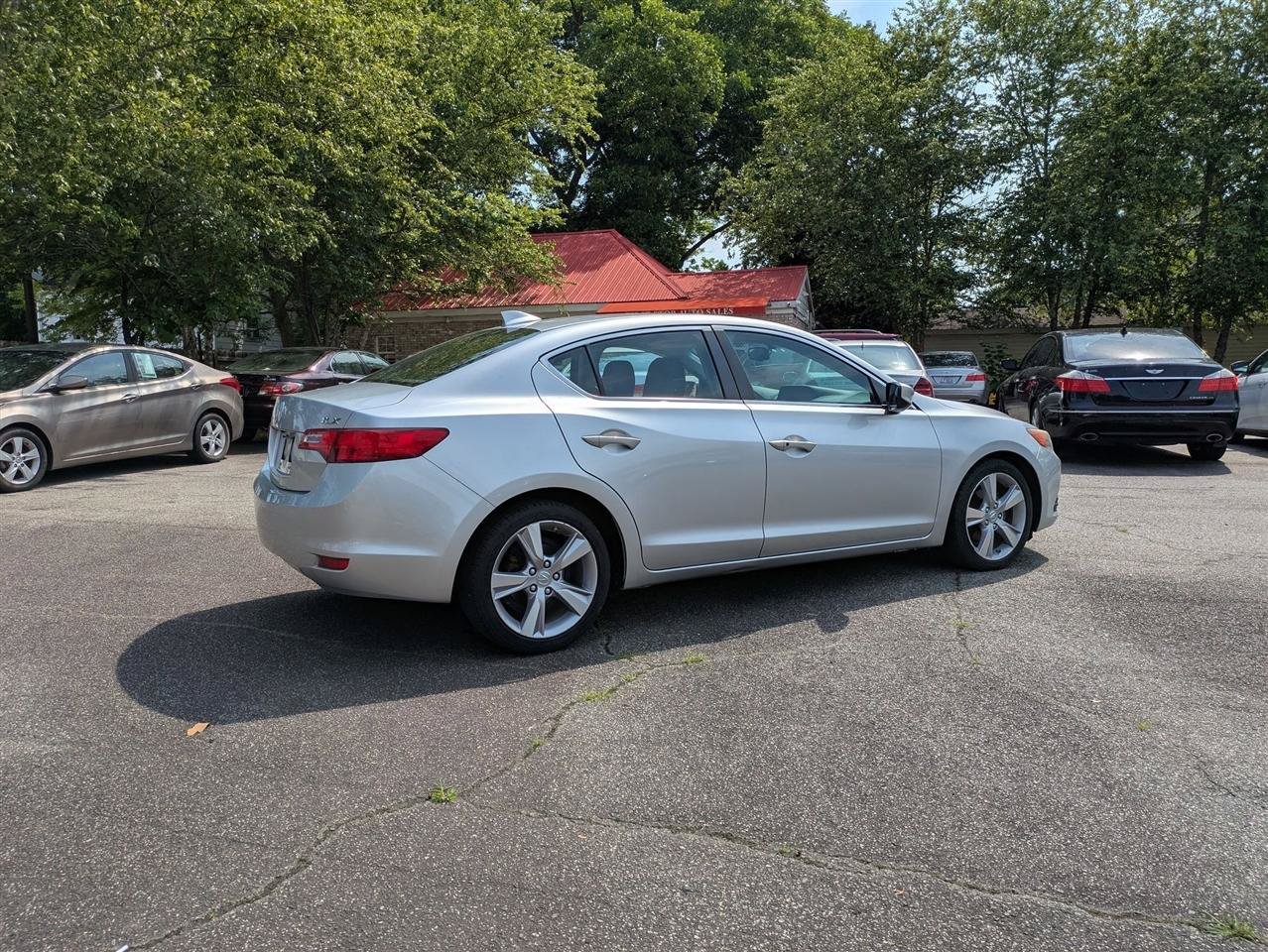 Used 2013 Acura ILX w/ Technology Package FWD image 8