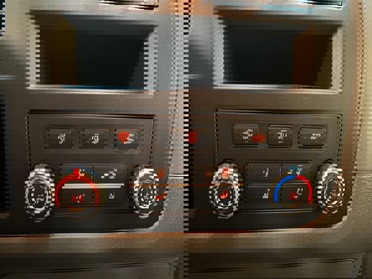 Used 2014 Nissan NV 2500 SV image 31