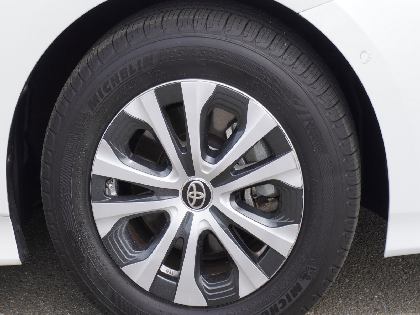 Used 2021 Toyota Prius Prime Limited w/ Carpet Mat Package (TMS) image 5