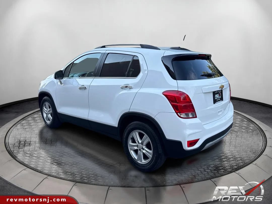 Used 2019 Chevrolet Trax LT w/ LT Convenience Package FWD image 3