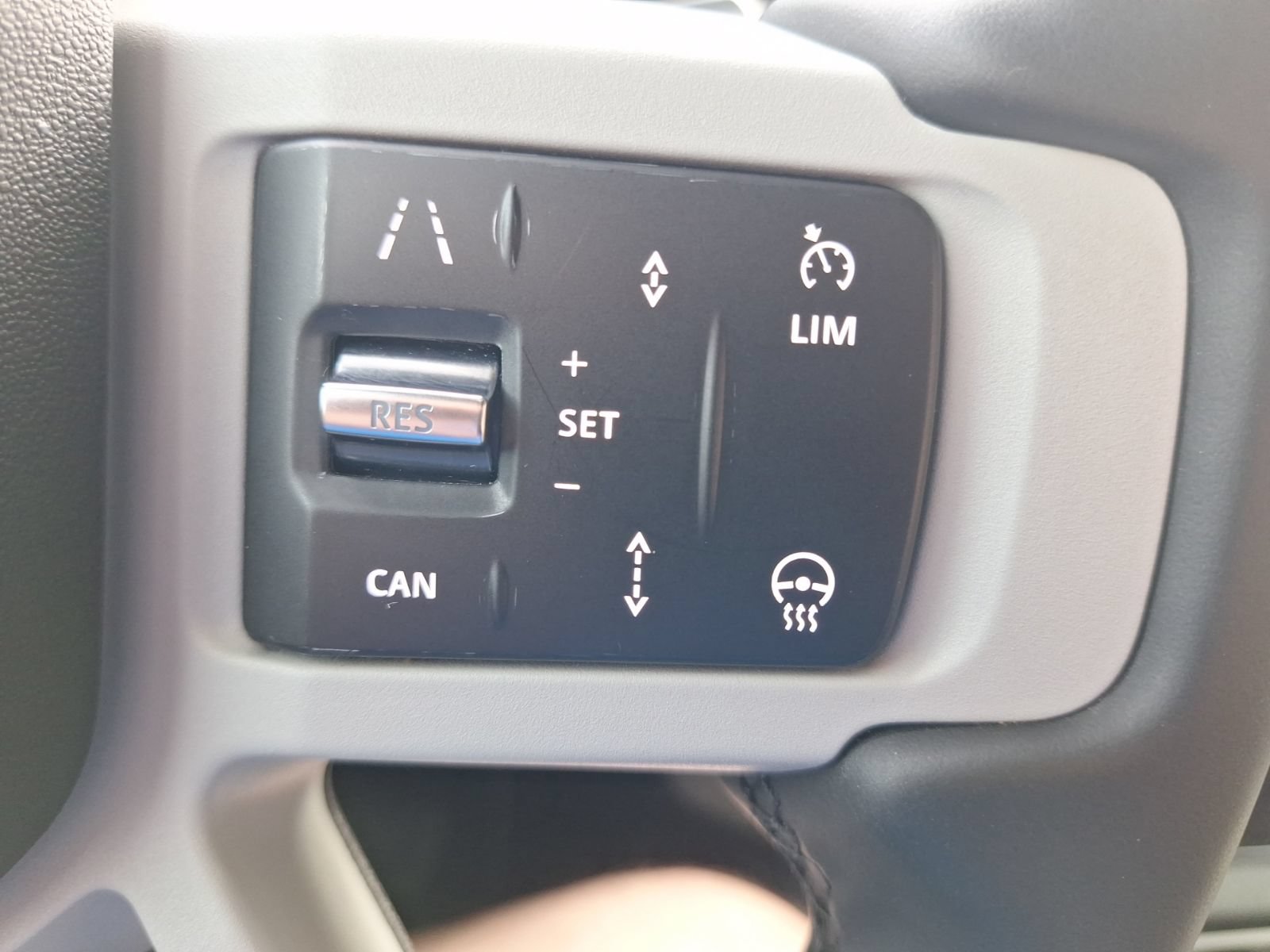 Used 2024 Land Rover Defender 110 X-Dynamic SE AWD/4WD image 21