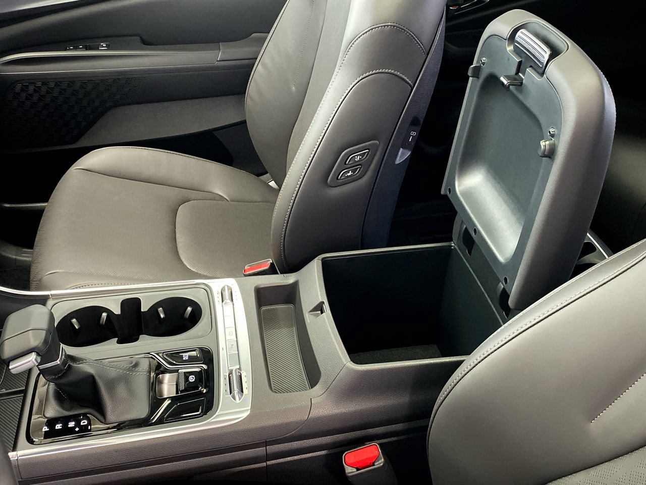 New 2027 Kia Carnival SX w/ Dark Edition Package FWD image 29