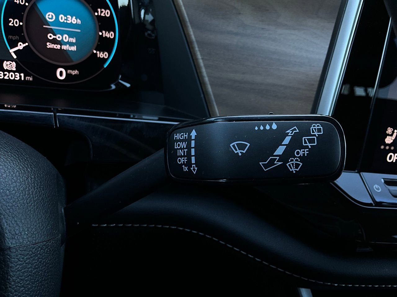 Used 2025 Volkswagen Atlas SE image 39