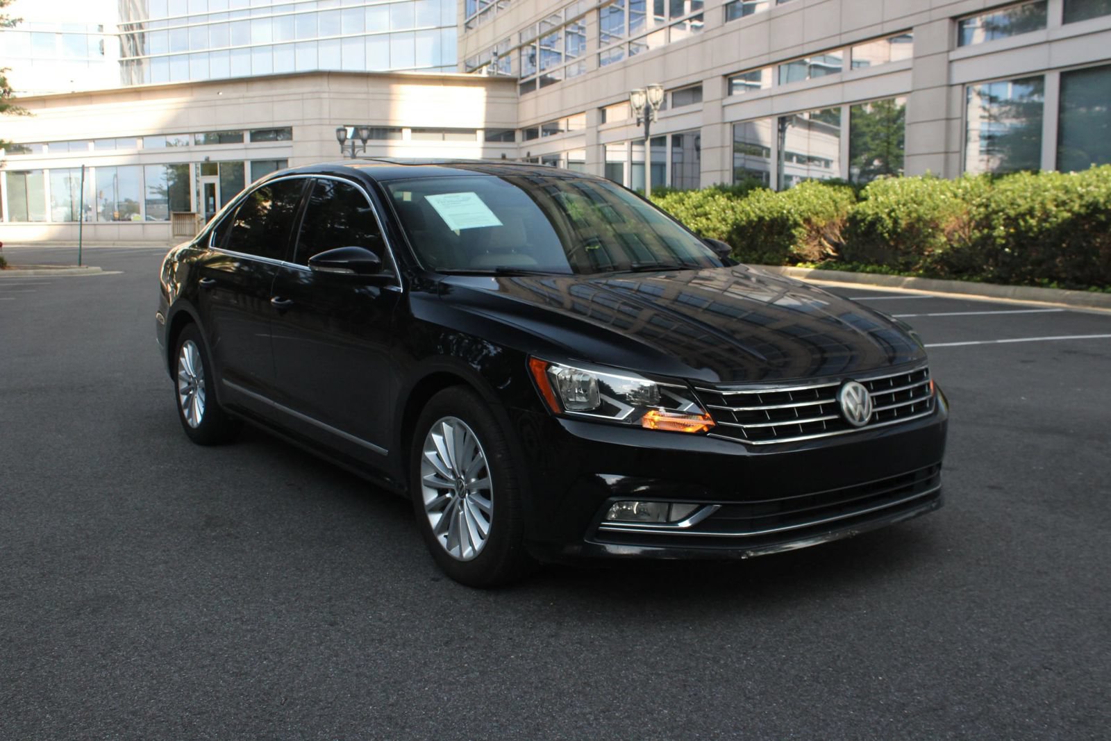 Used 2016 Volkswagen Passat 1.8T SE FWD image 1