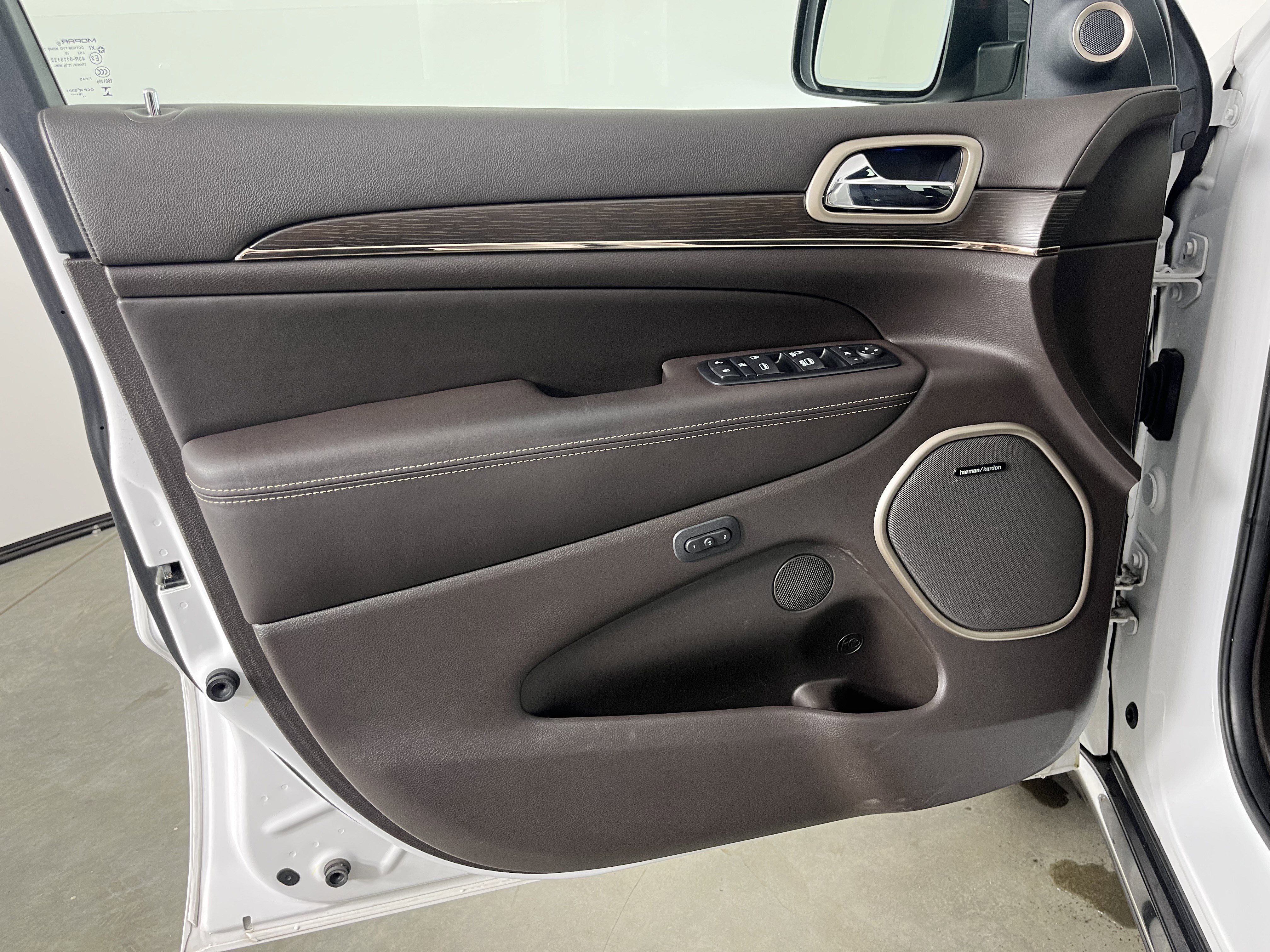 Used 2017 Jeep Grand Cherokee Summit image 17