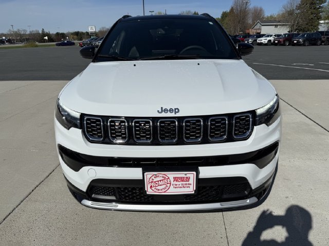 Used 2025 Jeep Compass Limited w/ Elite Group AWD/4WD image 3
