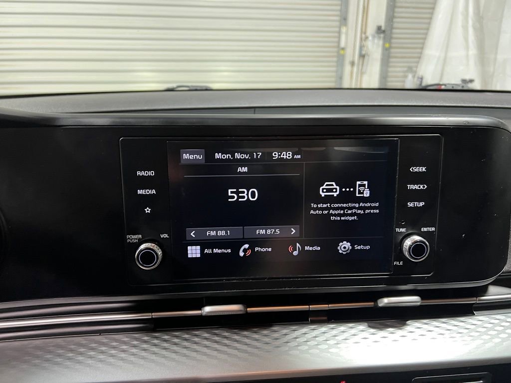 Used 2023 Kia Carnival LX image 25