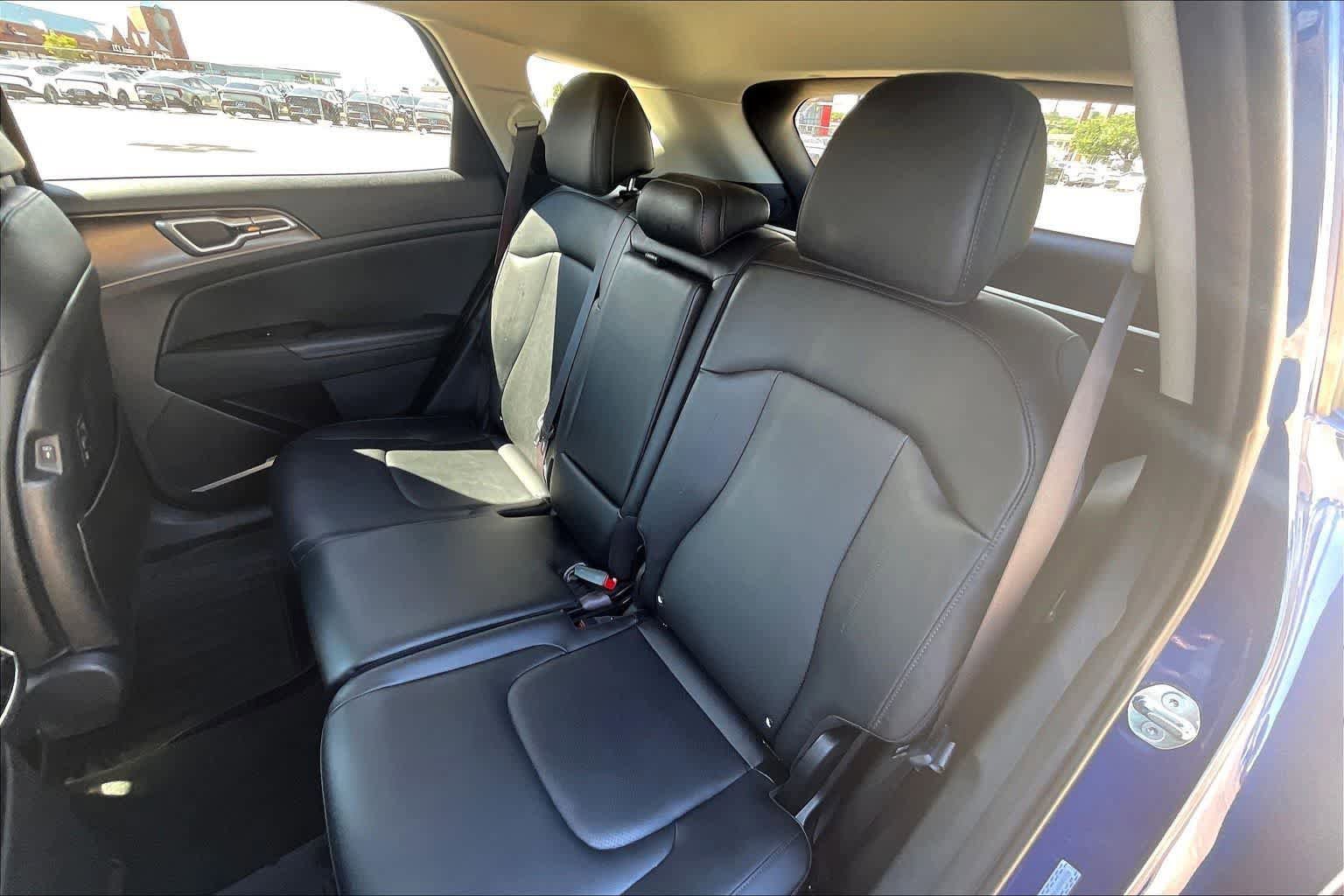 Certified 2025 Kia Sportage EX FWD image 29