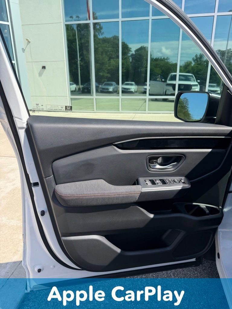 Used 2025 Honda Pilot Sport image 12