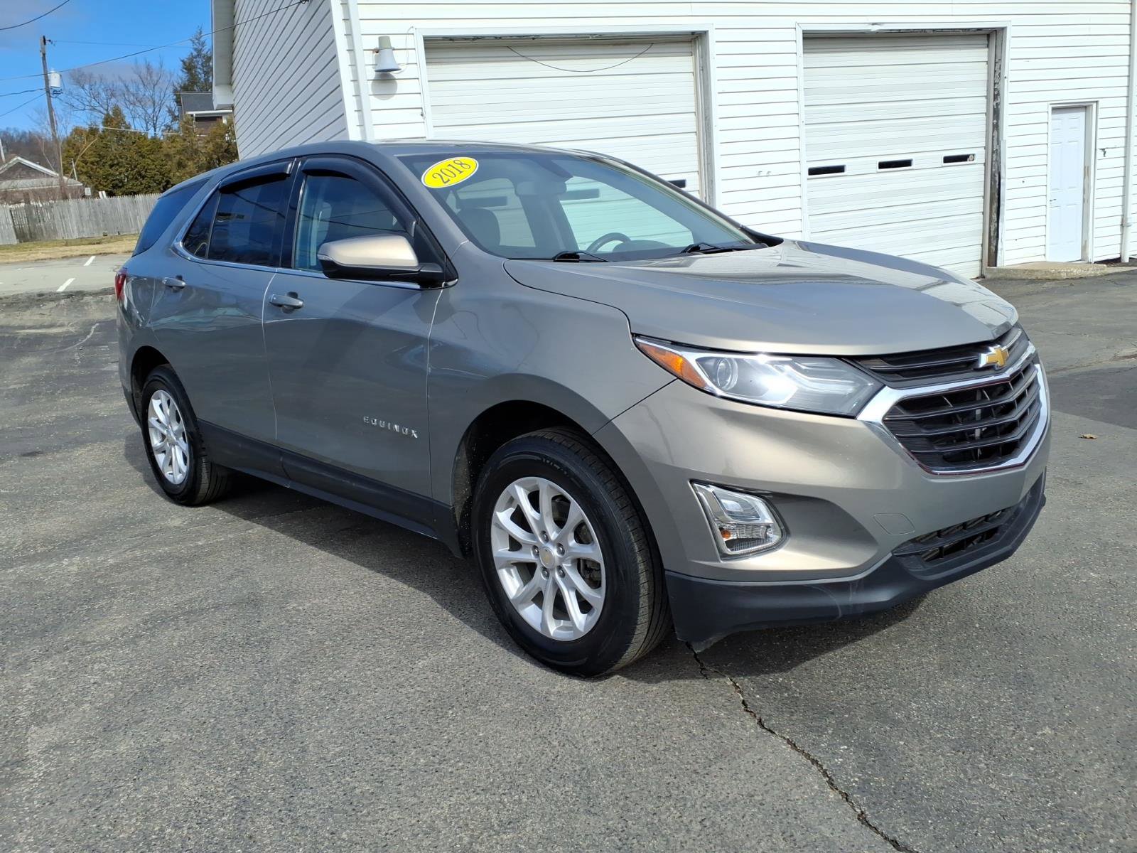 Used 2018 Chevrolet Equinox LT image 1