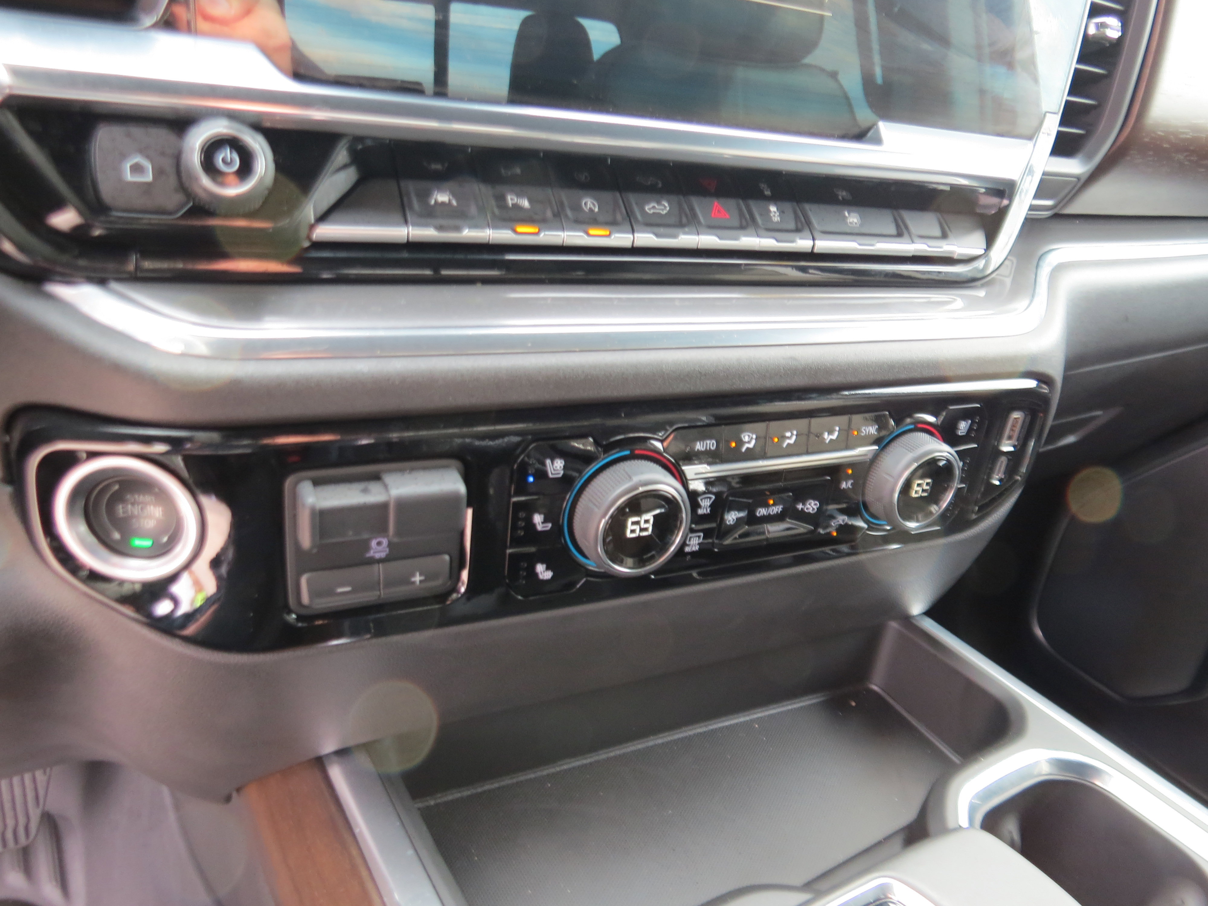 Used 2025 Chevrolet Silverado 1500 High Country w/ Midnight Edition AWD/4WD image 28