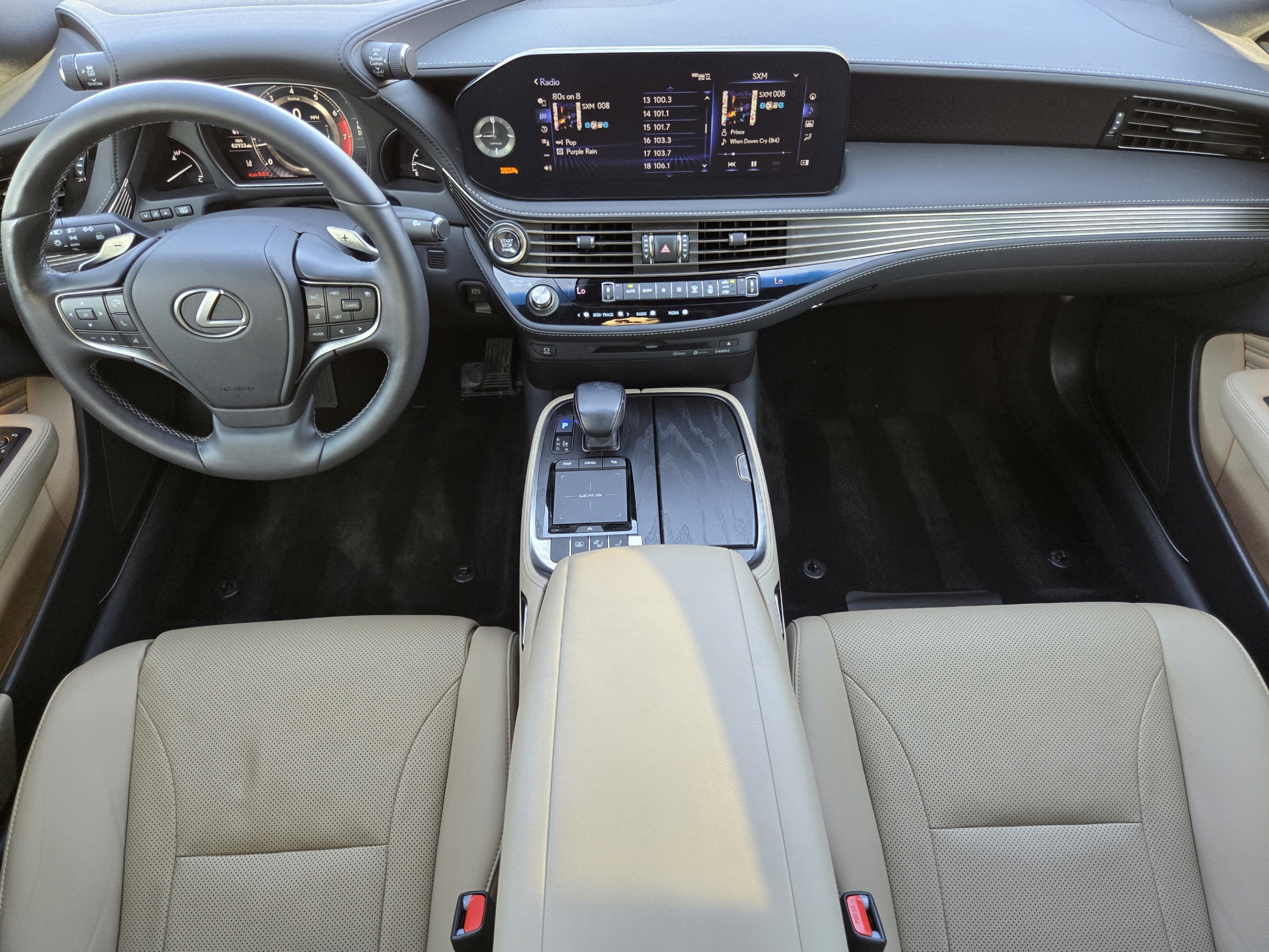 Used 2021 Lexus LS 500 w/ Accessory Package (Z2) RWD image 24