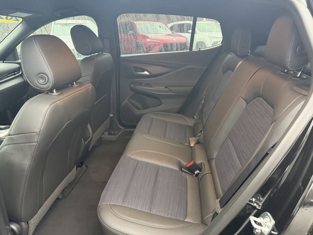 Used 2025 Buick Envista Preferred image 16