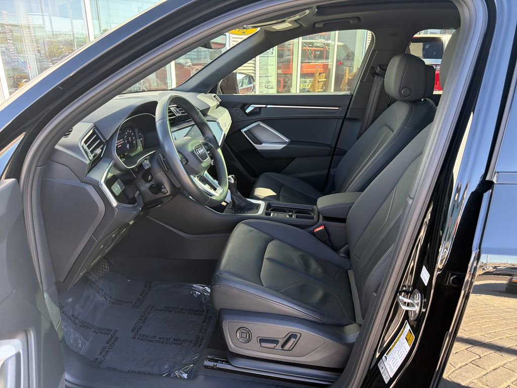 Used 2023 Audi Q3 2.0T Premium w/ Convenience Package AWD/4WD image 9