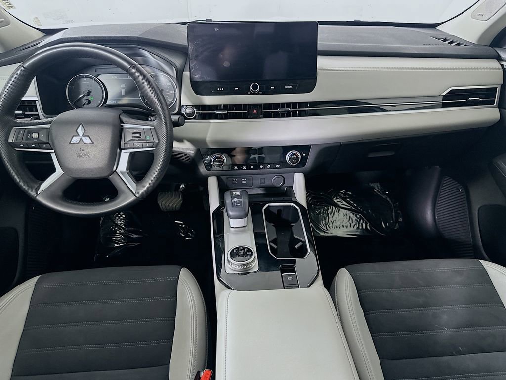 Used 2025 Mitsubishi Outlander SE FWD image 19
