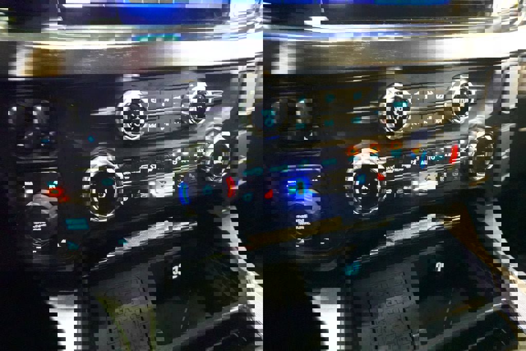 Used 2023 Ford F350 Lariat w/ Lariat Ultimate Package AWD/4WD image 16