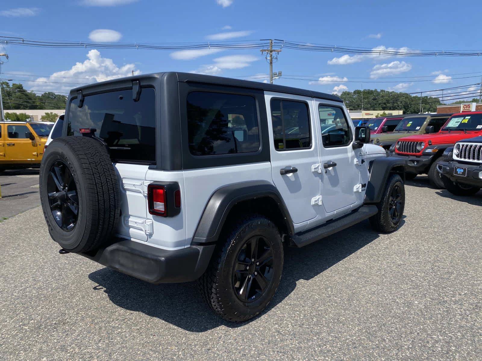 Used 2022 Jeep Wrangler Unlimited Sport AWD/4WD image 3