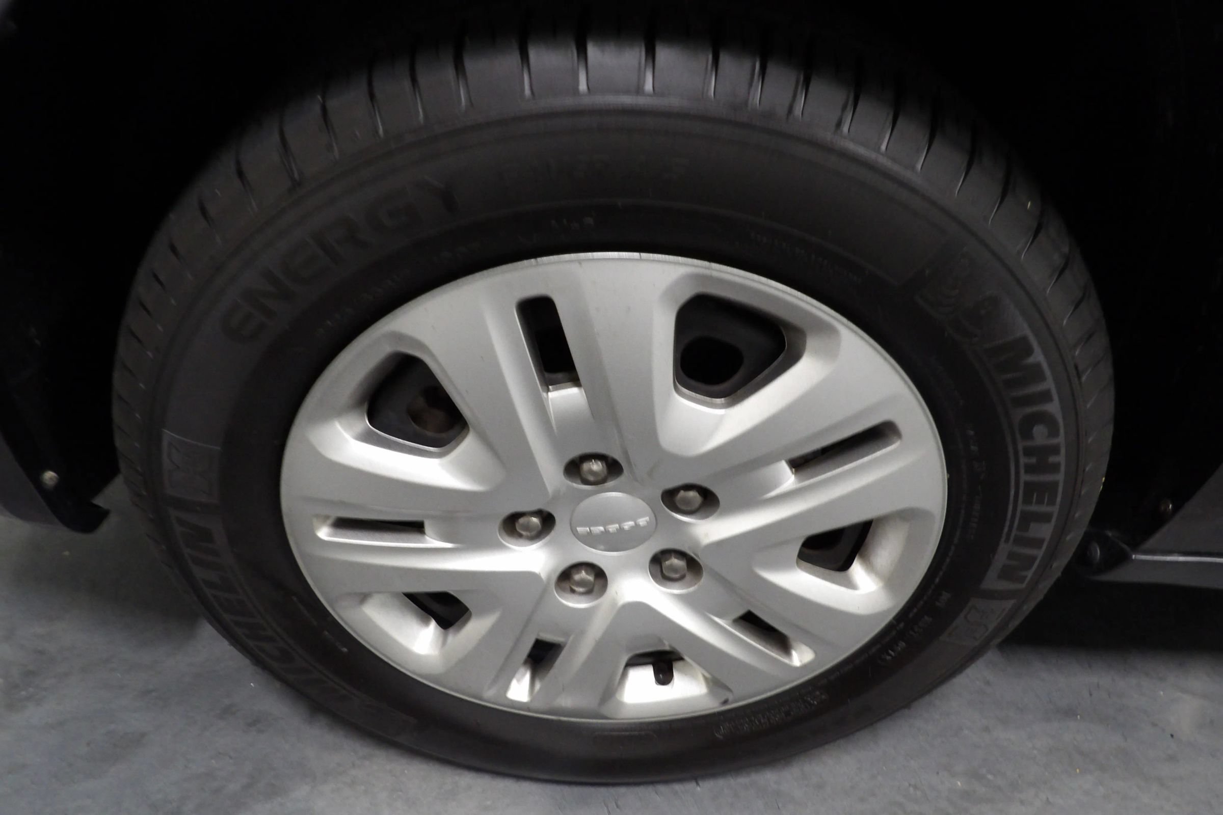 Used 2015 Dodge Grand Caravan American Value Package w/ UConnect Hands-Free Group FWD image 19