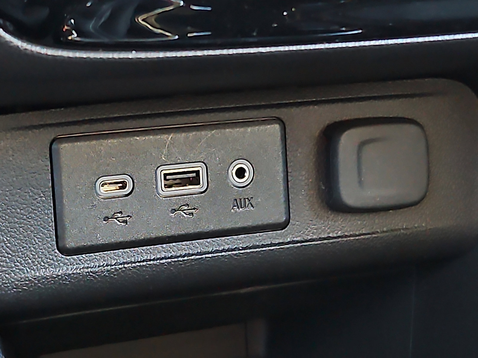 Certified 2023 Buick Encore GX Preferred w/ Cold Weather Comfort Package image 25