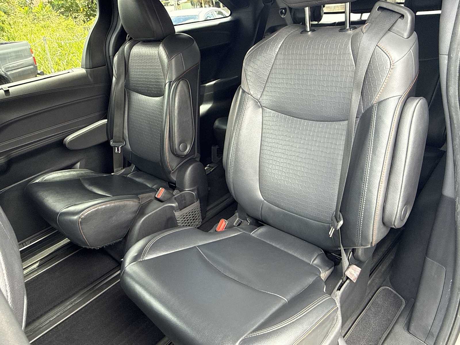 Used 2022 Toyota Sienna XSE FWD image 24