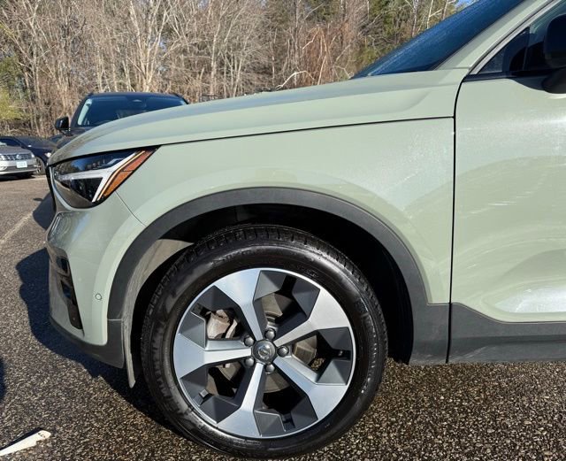 Certified 2024 Volvo XC40 B5 Plus w/ Protection Package Premier image 13