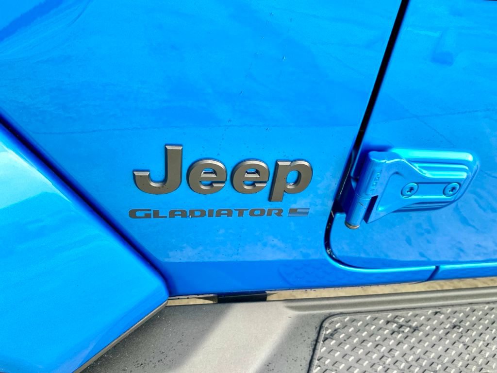 Used 2023 Jeep Gladiator Sport AWD/4WD image 11
