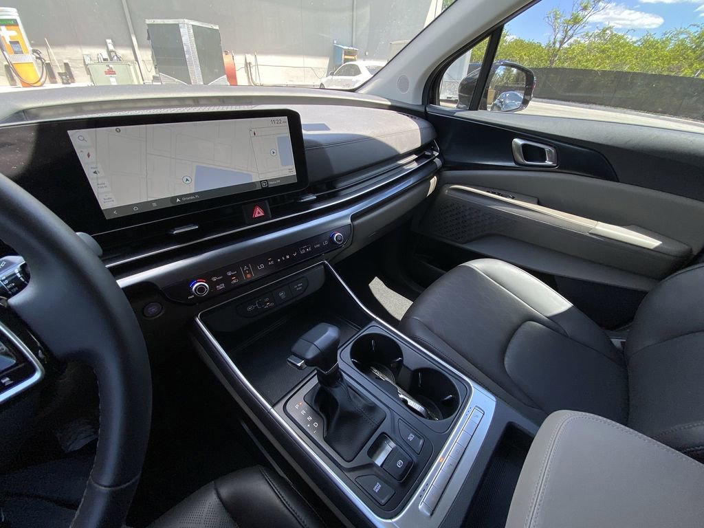 Used 2025 Kia Carnival image 8