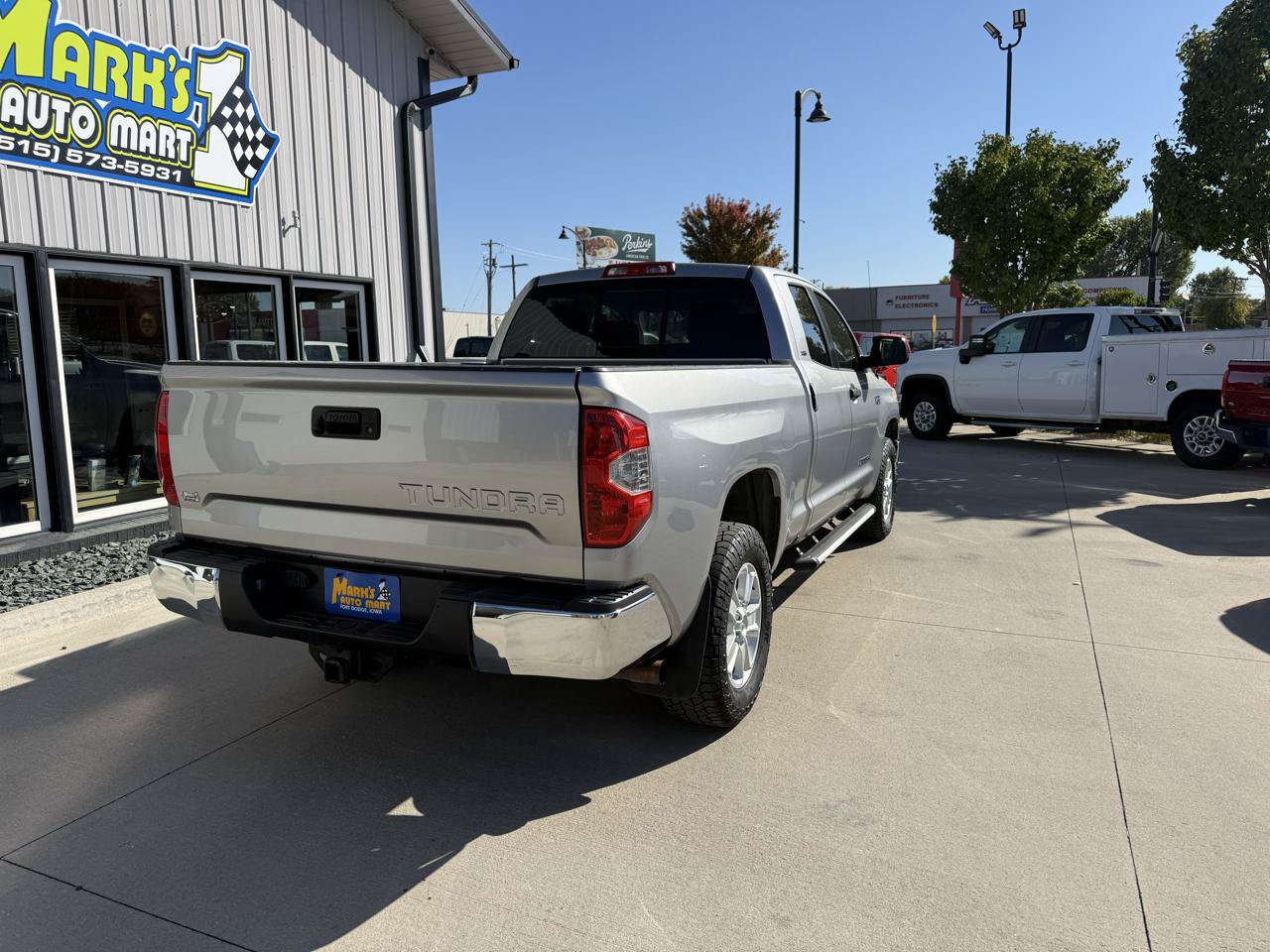 Used 2017 Toyota Tundra SR5 AWD/4WD image 8